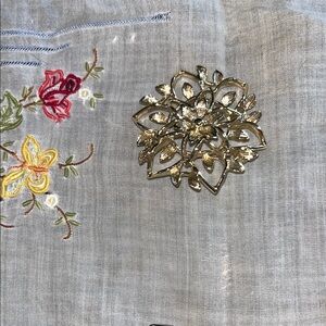Vintage Sarah Coventry Gold Floral Brooch large pin